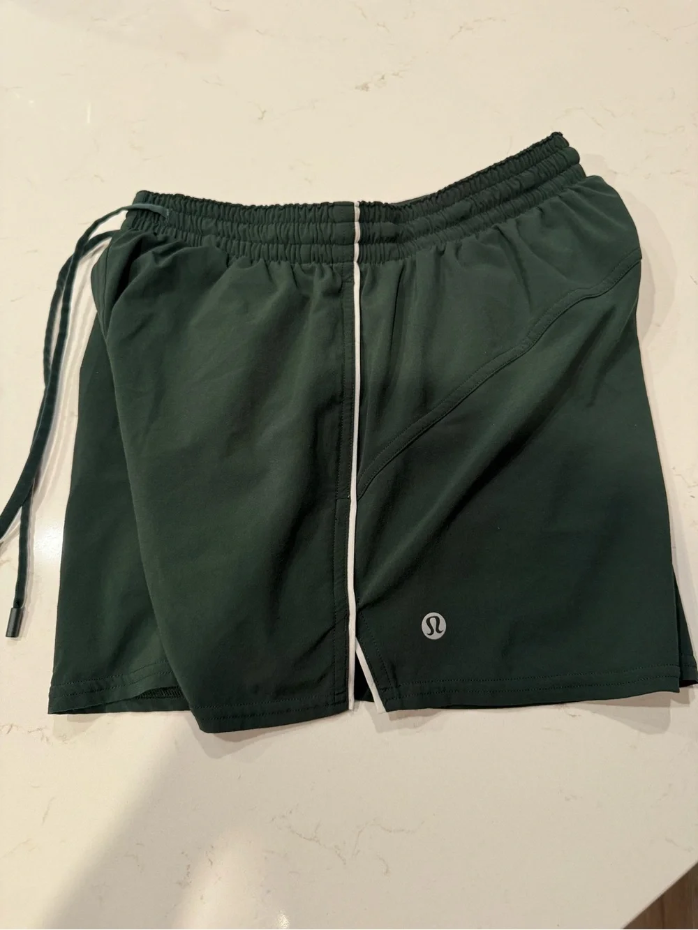 Lululemon Lightweight High Rise Relaxed Short 3” Size 4 Legacy Green